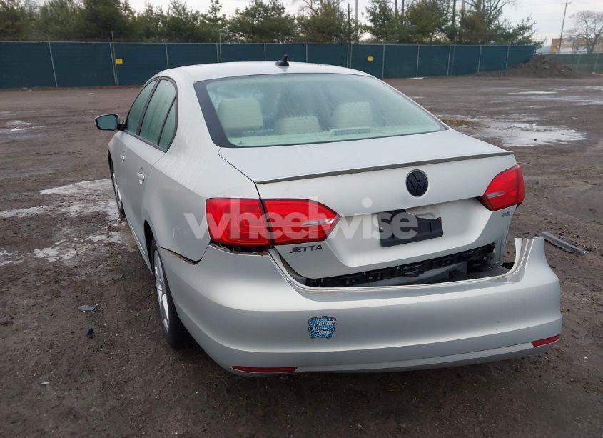 Photo 3 of 2012 Volkswagen Jetta 2.0L TDI (VIN 3VWLL7AJ1CM073025)