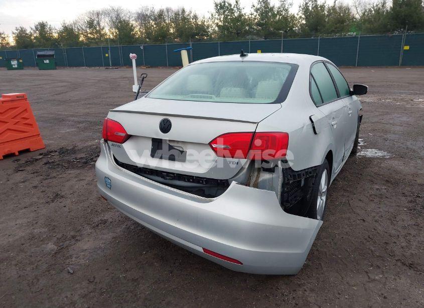 Photo 4 of 2012 Volkswagen Jetta 2.0L TDI (VIN 3VWLL7AJ1CM073025)