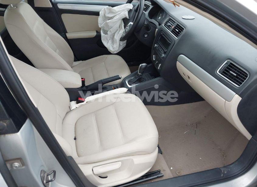 Photo 5 of 2012 Volkswagen Jetta 2.0L TDI (VIN 3VWLL7AJ1CM073025)