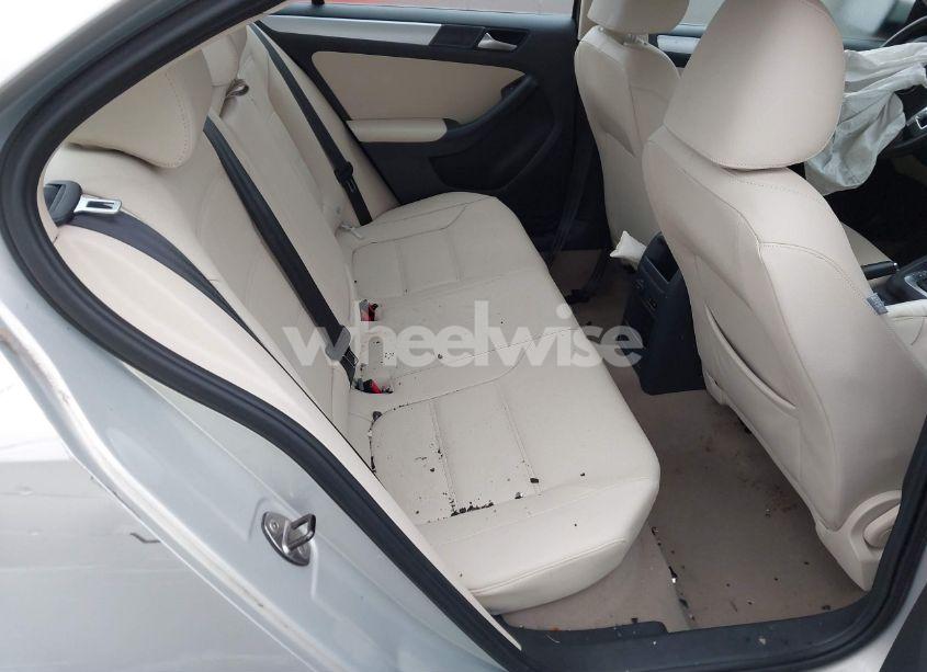 Photo 8 of 2012 Volkswagen Jetta 2.0L TDI (VIN 3VWLL7AJ1CM073025)