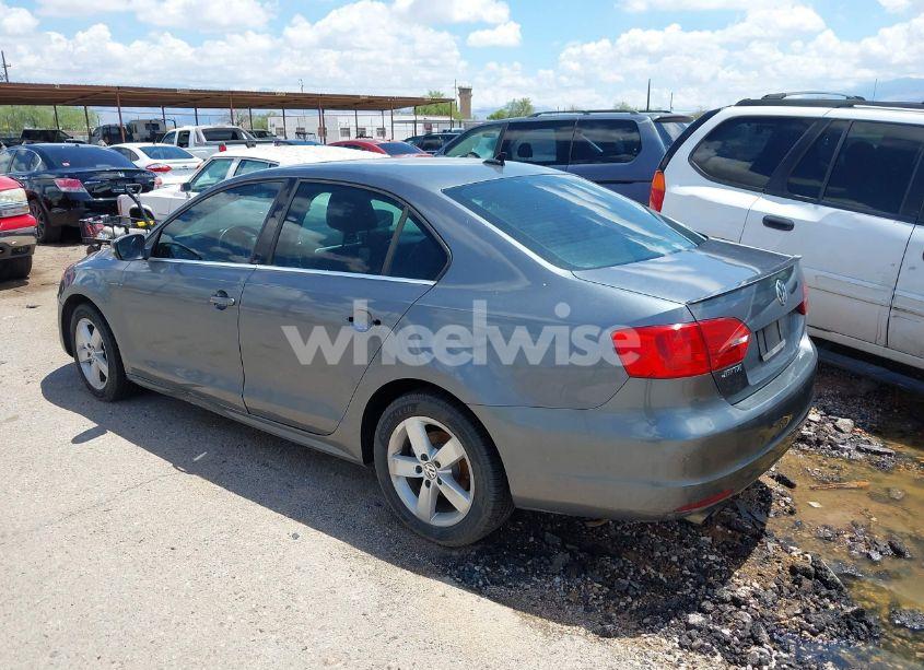 Photo 3 of 2012 Volkswagen Jetta TDI (VIN 3VWLL7AJ1CM307485)