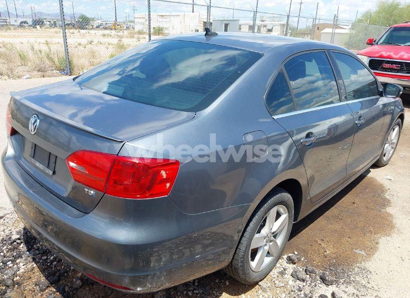 Photo 4 of 2012 Volkswagen Jetta TDI (VIN 3VWLL7AJ1CM307485)