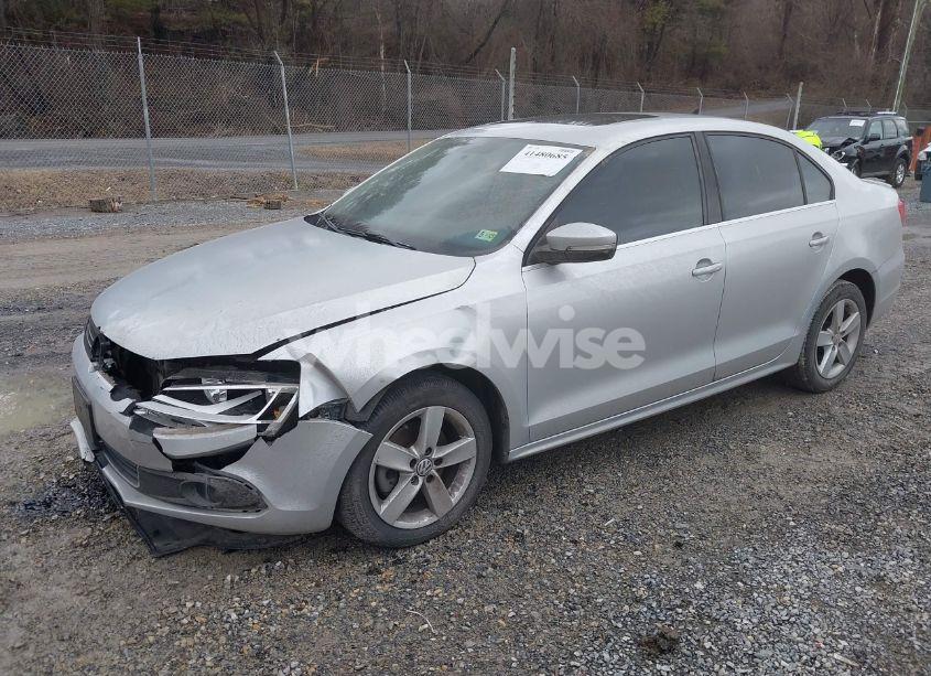 Photo 2 of 2012 Volkswagen Jetta 2.0L TDI (VIN 3VWLL7AJ1CM473778)