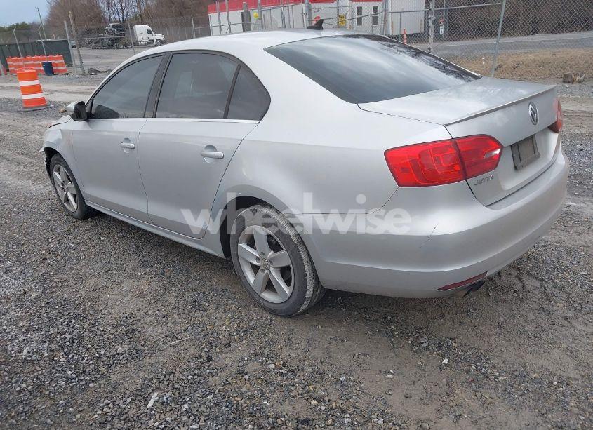 Photo 3 of 2012 Volkswagen Jetta 2.0L TDI (VIN 3VWLL7AJ1CM473778)