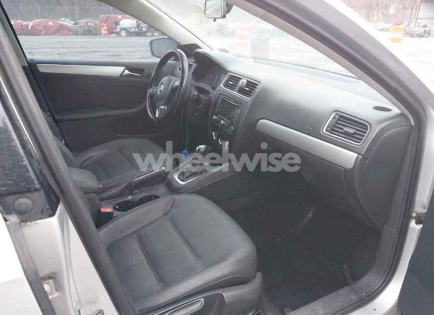 Photo 5 of 2012 Volkswagen Jetta 2.0L TDI (VIN 3VWLL7AJ1CM473778)