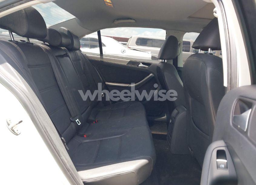 Photo 8 of 2013 Volkswagen Jetta 2.0L TDI (VIN 3VWLL7AJ1DM376114)