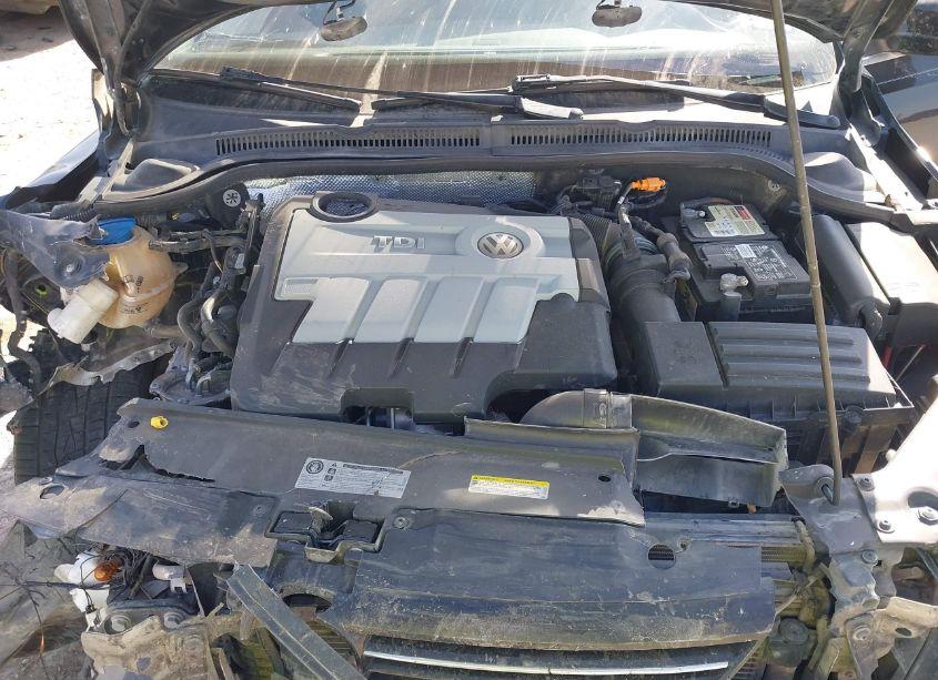 Photo 10 of 2014 Volkswagen Jetta 2.0L TDI (VIN 3VWLL7AJ1EM438046)