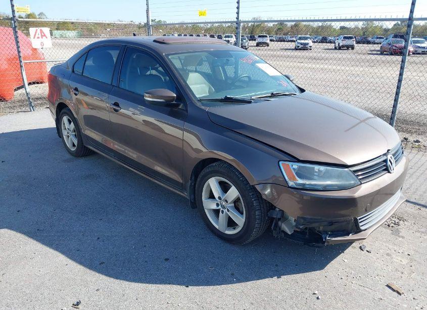 2011 Volkswagen Jetta 2.0L TDI (VIN 3VWLL7AJ2BM119038) main photo