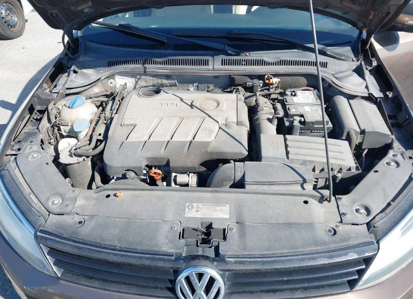 Photo 10 of 2011 Volkswagen Jetta 2.0L TDI (VIN 3VWLL7AJ2BM119038)