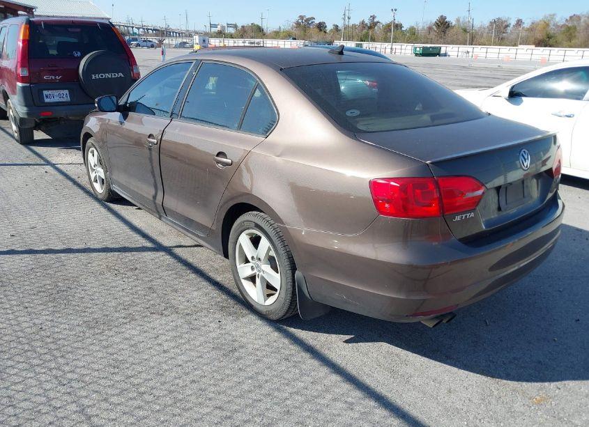 Photo 3 of 2011 Volkswagen Jetta 2.0L TDI (VIN 3VWLL7AJ2BM119038)