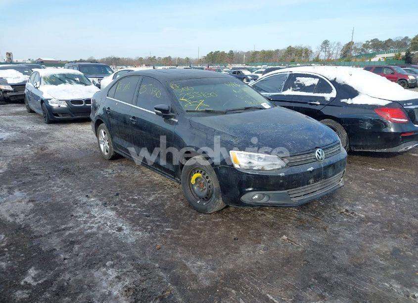 2011 Volkswagen Jetta 2.0L TDI (VIN 3VWLL7AJ2BM125812) main photo