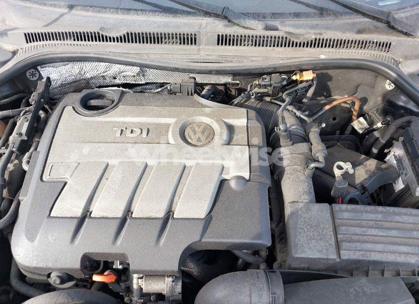 Photo 10 of 2011 Volkswagen Jetta 2.0L TDI (VIN 3VWLL7AJ2BM125812)