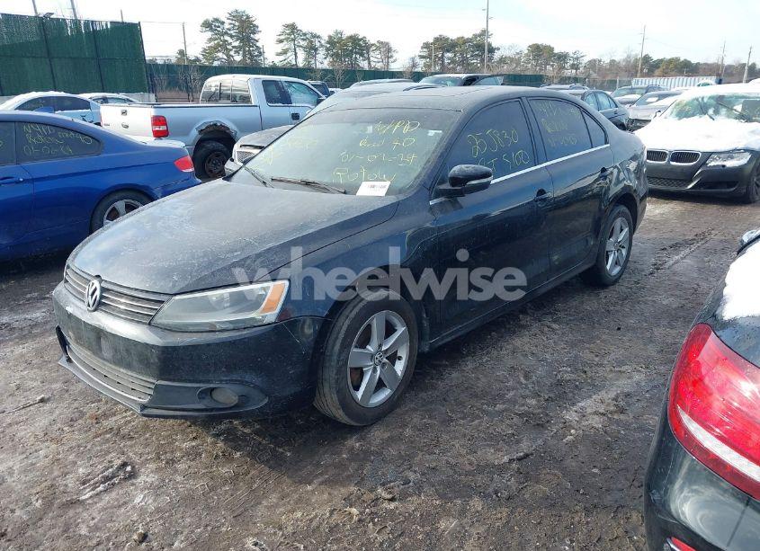 Photo 2 of 2011 Volkswagen Jetta 2.0L TDI (VIN 3VWLL7AJ2BM125812)