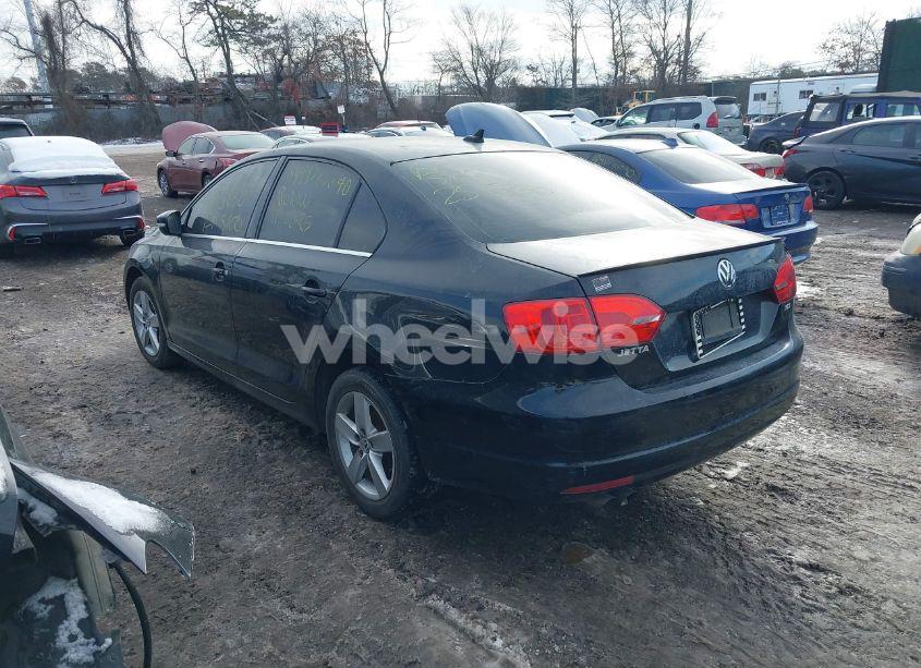 Photo 3 of 2011 Volkswagen Jetta 2.0L TDI (VIN 3VWLL7AJ2BM125812)