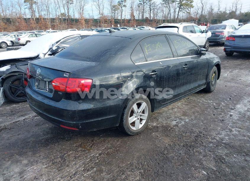 Photo 4 of 2011 Volkswagen Jetta 2.0L TDI (VIN 3VWLL7AJ2BM125812)