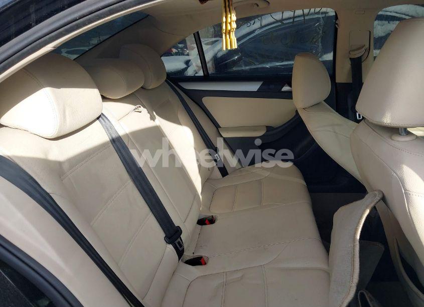 Photo 8 of 2011 Volkswagen Jetta 2.0L TDI (VIN 3VWLL7AJ2BM125812)