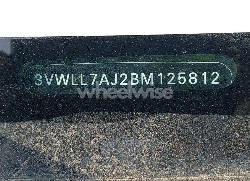 Photo 9 of 2011 Volkswagen Jetta 2.0L TDI (VIN 3VWLL7AJ2BM125812)