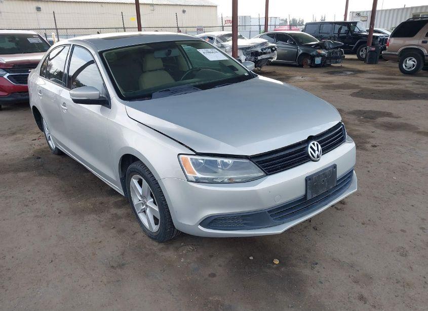 2012 Volkswagen Jetta 2.0L TDI (VIN 3VWLL7AJ2CM317037) main photo