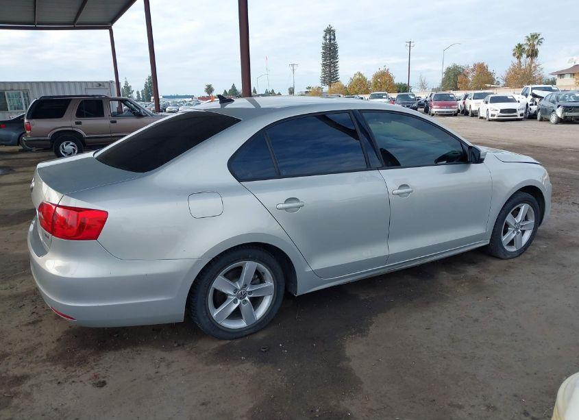Photo 13 of 2012 Volkswagen Jetta 2.0L TDI (VIN 3VWLL7AJ2CM317037)