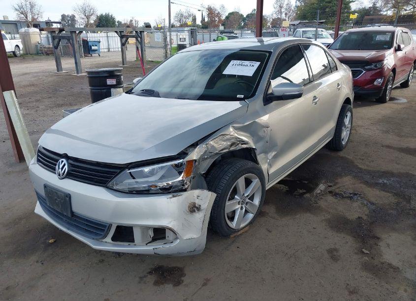 Photo 2 of 2012 Volkswagen Jetta 2.0L TDI (VIN 3VWLL7AJ2CM317037)
