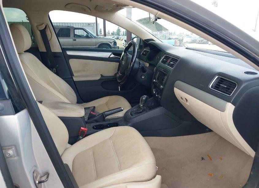 Photo 5 of 2012 Volkswagen Jetta 2.0L TDI (VIN 3VWLL7AJ2CM317037)