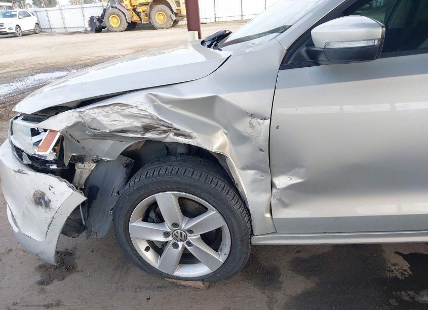 Photo 6 of 2012 Volkswagen Jetta 2.0L TDI (VIN 3VWLL7AJ2CM317037)