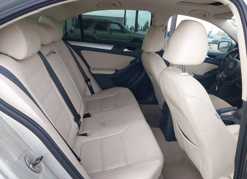 Photo 8 of 2012 Volkswagen Jetta 2.0L TDI (VIN 3VWLL7AJ2CM317037)