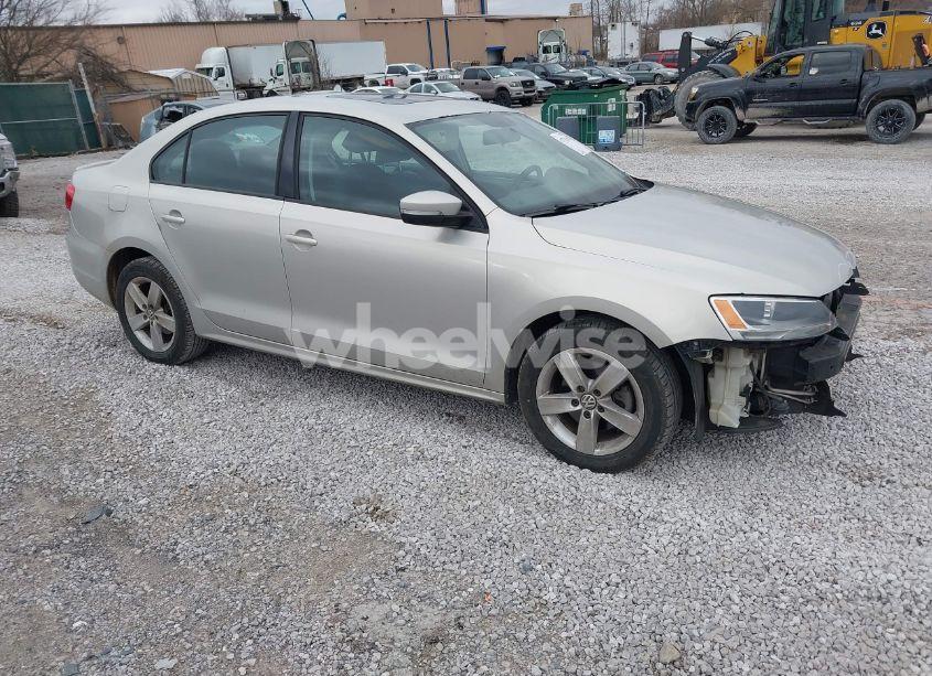 2012 Volkswagen Jetta 2.0L TDI (VIN 3VWLL7AJ2CM317216) main photo
