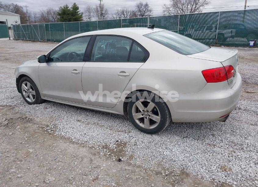 Photo 3 of 2012 Volkswagen Jetta 2.0L TDI (VIN 3VWLL7AJ2CM317216)
