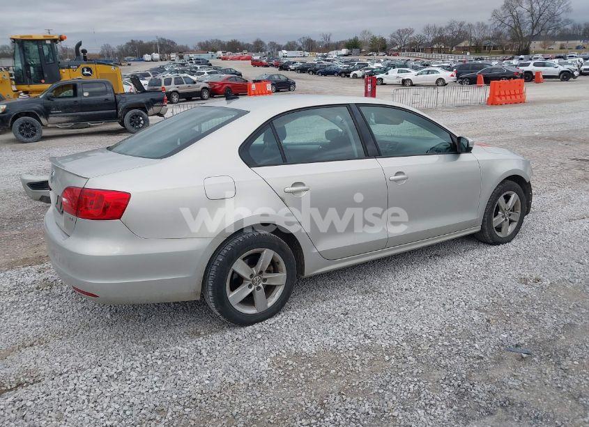 Photo 4 of 2012 Volkswagen Jetta 2.0L TDI (VIN 3VWLL7AJ2CM317216)