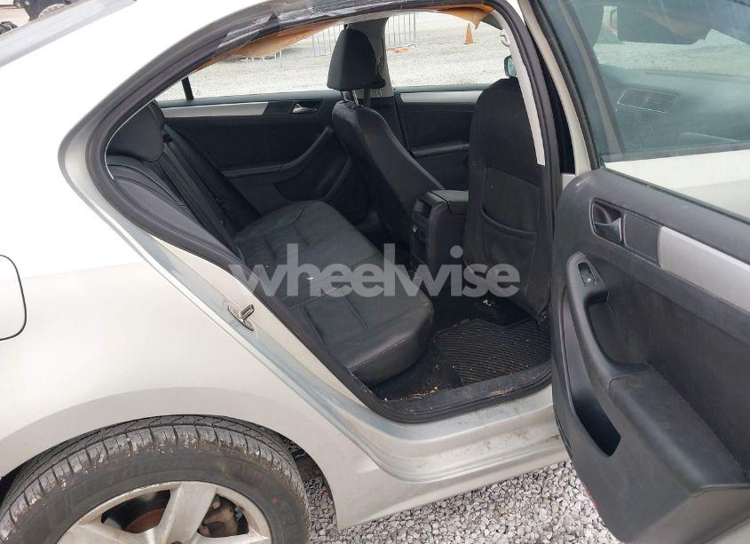 Photo 8 of 2012 Volkswagen Jetta 2.0L TDI (VIN 3VWLL7AJ2CM317216)