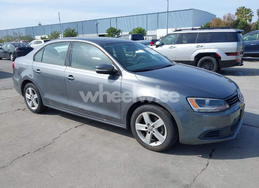 2012 Volkswagen Jetta 2.0L TDI (VIN 3VWLL7AJ2CM386214) main photo