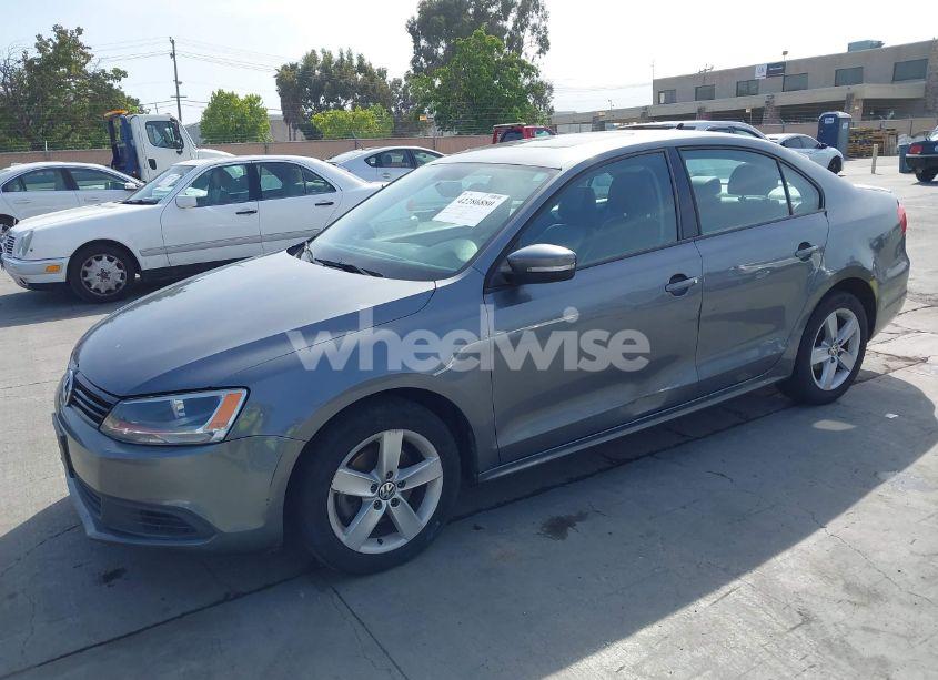 Photo 2 of 2012 Volkswagen Jetta 2.0L TDI (VIN 3VWLL7AJ2CM386214)