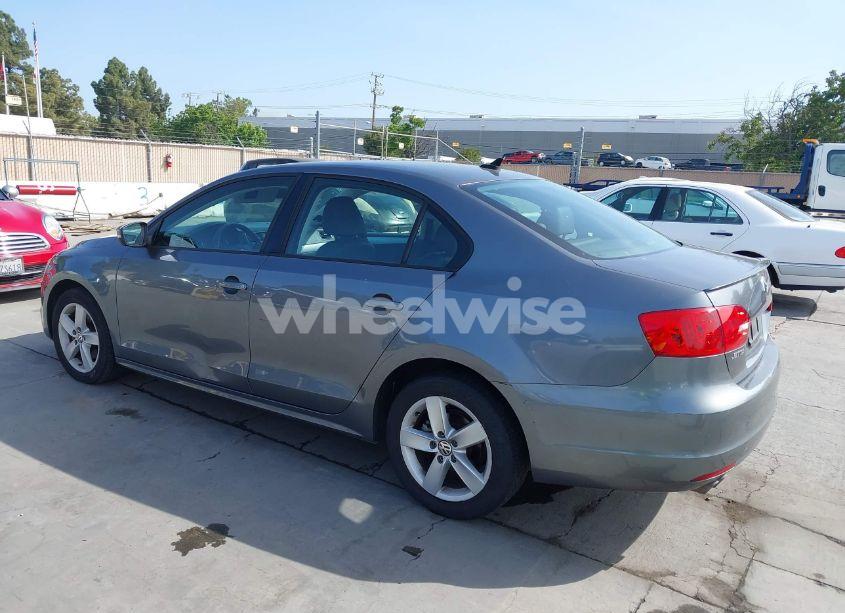 Photo 3 of 2012 Volkswagen Jetta 2.0L TDI (VIN 3VWLL7AJ2CM386214)