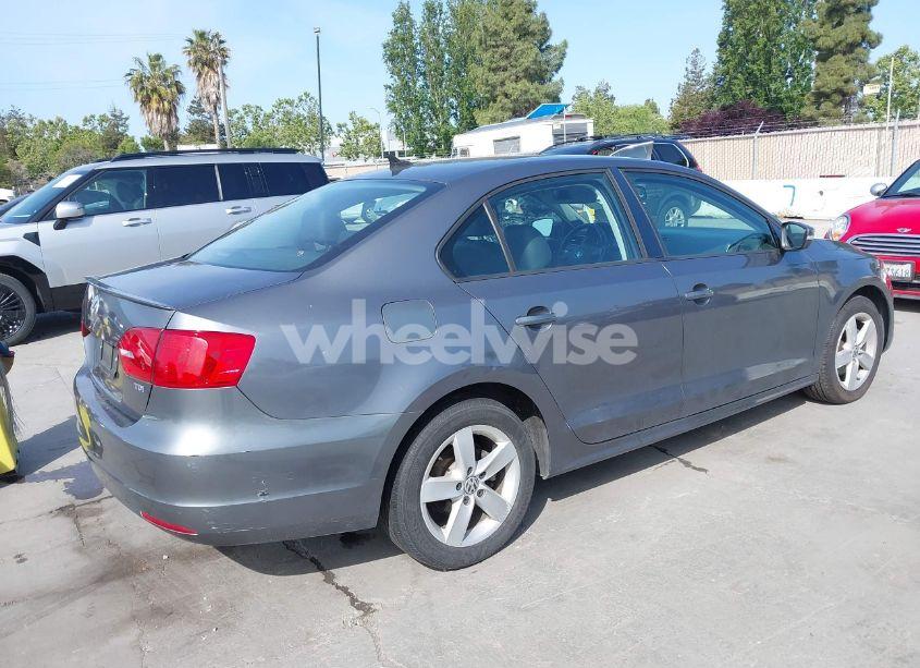 Photo 4 of 2012 Volkswagen Jetta 2.0L TDI (VIN 3VWLL7AJ2CM386214)