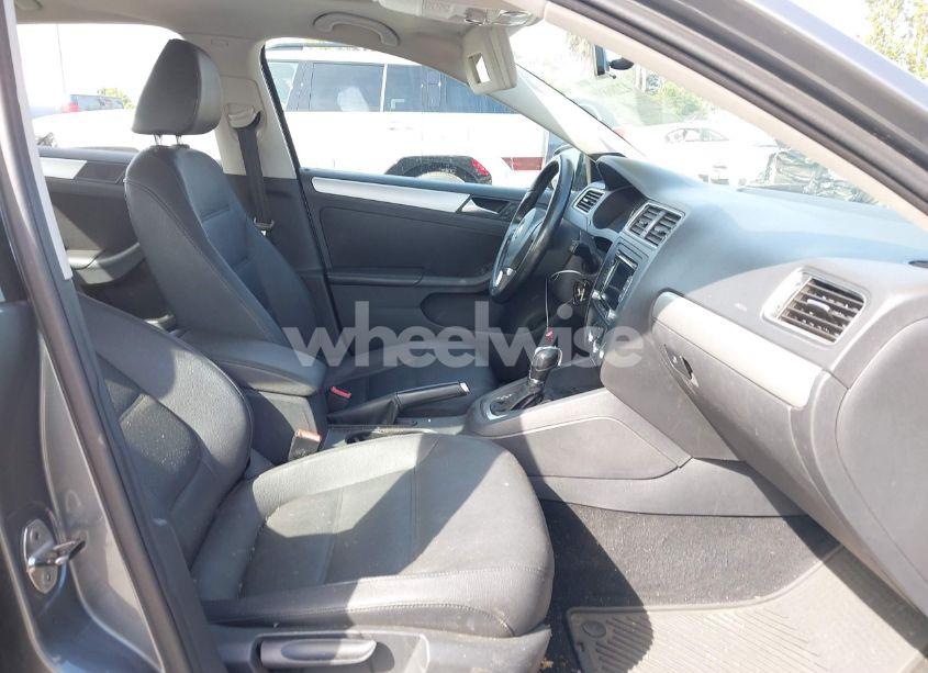 Photo 5 of 2012 Volkswagen Jetta 2.0L TDI (VIN 3VWLL7AJ2CM386214)