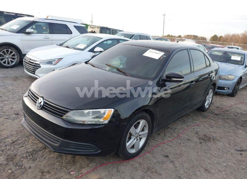 Photo 2 of 2012 Volkswagen Jetta 2.0L TDI (VIN 3VWLL7AJ2CM422838)