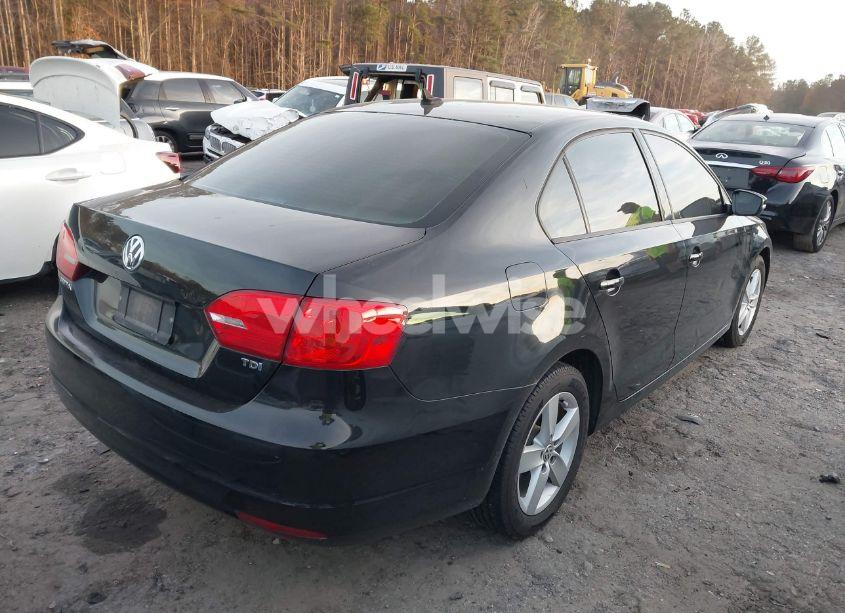Photo 4 of 2012 Volkswagen Jetta 2.0L TDI (VIN 3VWLL7AJ2CM422838)