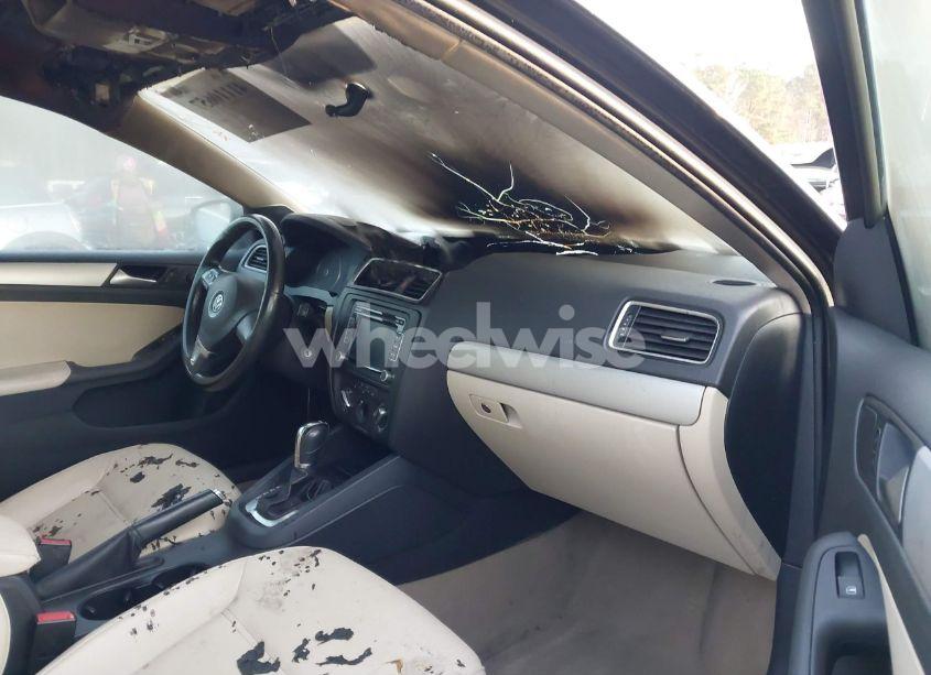 Photo 5 of 2012 Volkswagen Jetta 2.0L TDI (VIN 3VWLL7AJ2CM422838)