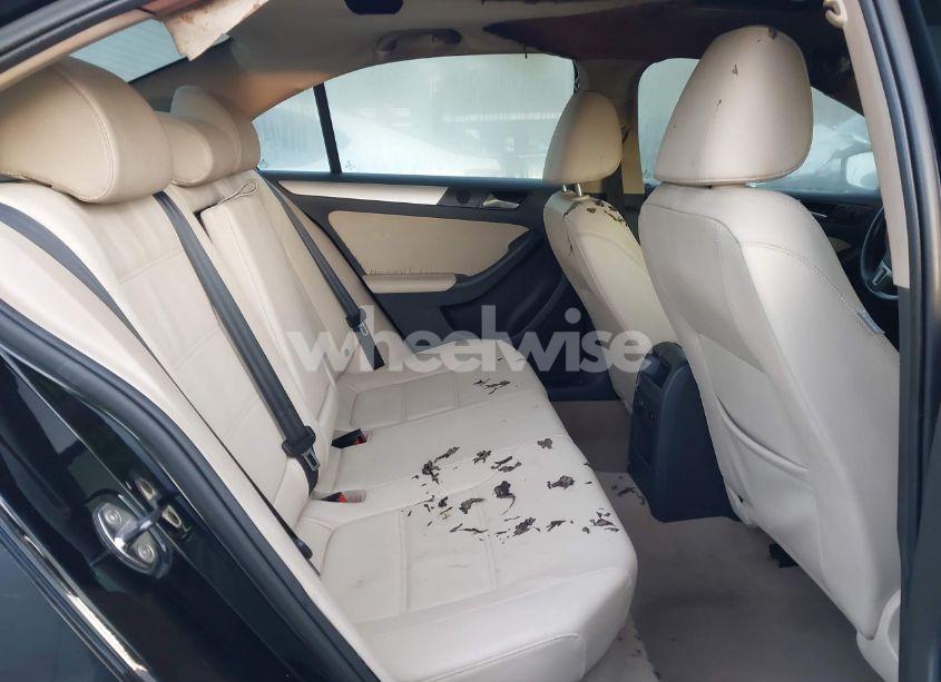 Photo 8 of 2012 Volkswagen Jetta 2.0L TDI (VIN 3VWLL7AJ2CM422838)