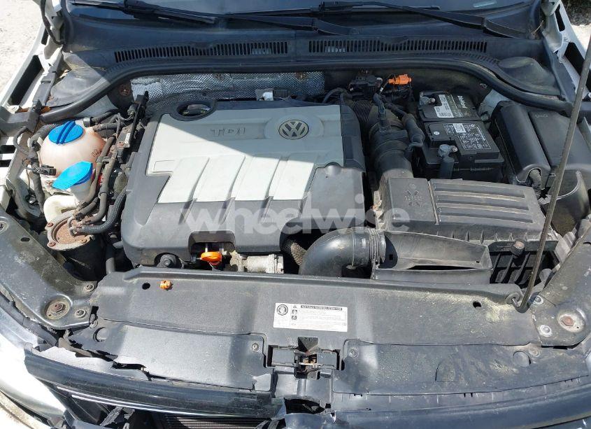 Photo 10 of 2013 Volkswagen Jetta 2.0L TDI (VIN 3VWLL7AJ2DM203802)
