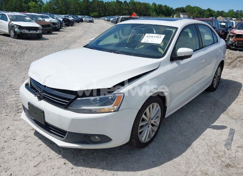 Photo 2 of 2013 Volkswagen Jetta 2.0L TDI (VIN 3VWLL7AJ2DM203802)