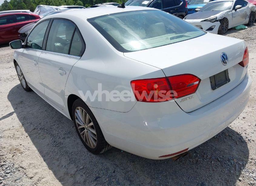 Photo 3 of 2013 Volkswagen Jetta 2.0L TDI (VIN 3VWLL7AJ2DM203802)