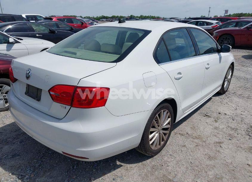 Photo 4 of 2013 Volkswagen Jetta 2.0L TDI (VIN 3VWLL7AJ2DM203802)