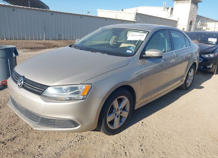 Photo 2 of 2013 Volkswagen Jetta 2.0L TDI (VIN 3VWLL7AJ2DM234418)