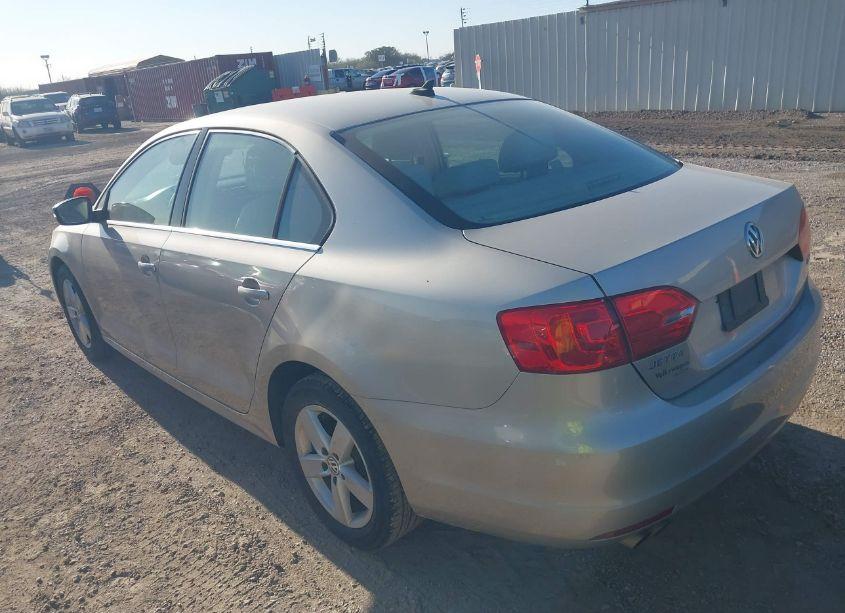 Photo 3 of 2013 Volkswagen Jetta 2.0L TDI (VIN 3VWLL7AJ2DM234418)