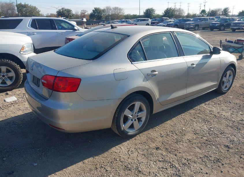 Photo 4 of 2013 Volkswagen Jetta 2.0L TDI (VIN 3VWLL7AJ2DM234418)