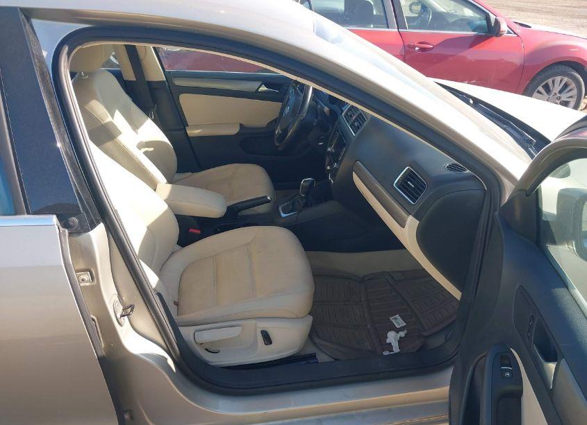 Photo 5 of 2013 Volkswagen Jetta 2.0L TDI (VIN 3VWLL7AJ2DM234418)