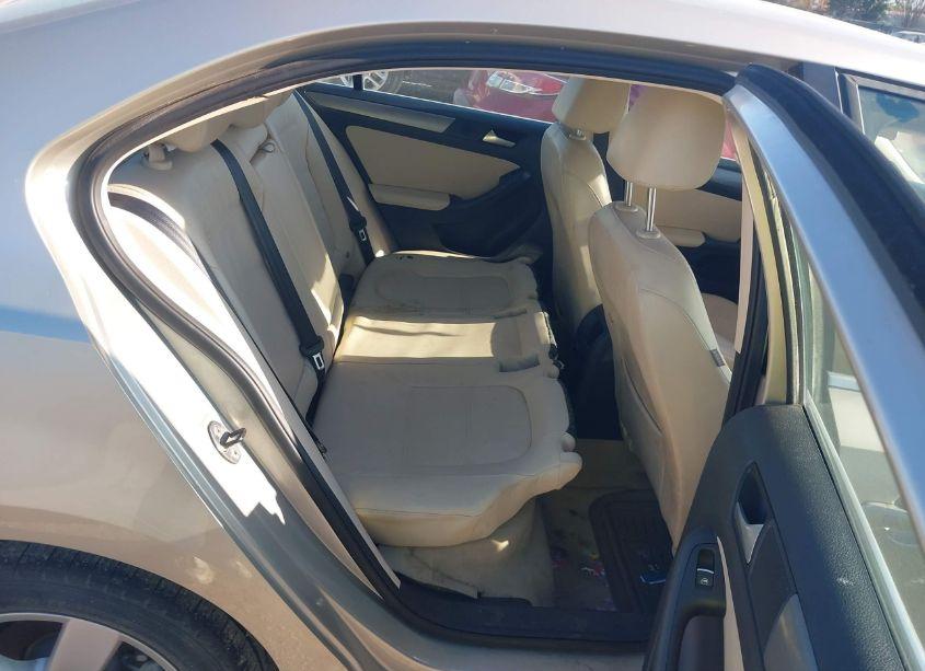 Photo 8 of 2013 Volkswagen Jetta 2.0L TDI (VIN 3VWLL7AJ2DM234418)