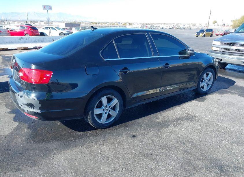 Photo 4 of 2013 Volkswagen Jetta 2.0L TDI (VIN 3VWLL7AJ2DM383766)